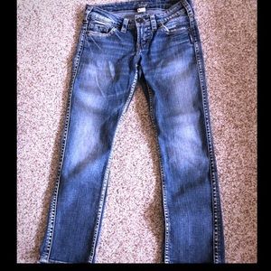 Silver Jeans 👖 Frances Distressed Capri